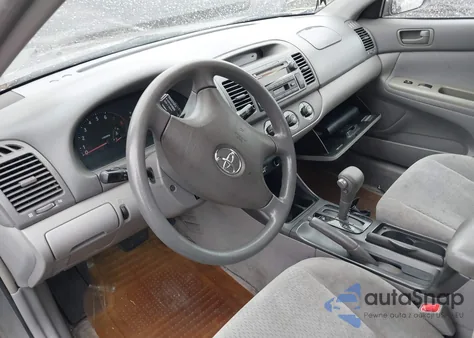 2002 Toyota Camry Le z USA, uszkodzony, nr VIN 4T1BE32K92U549374